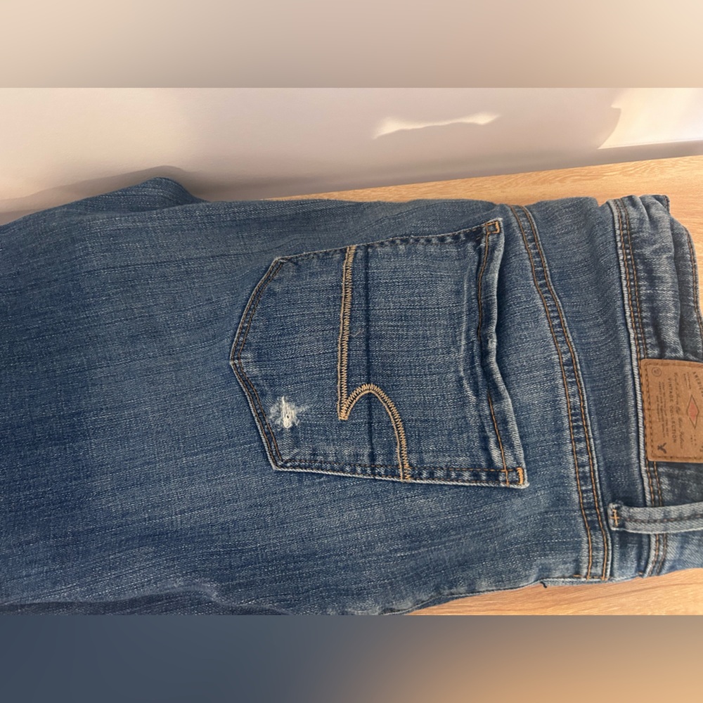 Blue Denim Jeans w/ cute rips 12L (American Eagle)